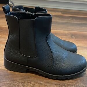 MUDD “LEANNA” Chelsea Boots.‎ Black size 10